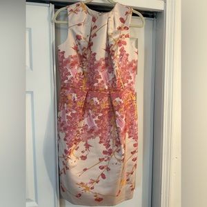 Lovely floral print sleeveless dress.